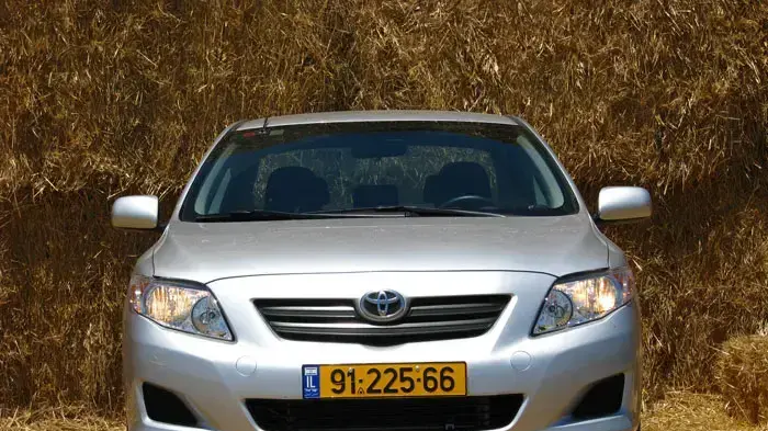 מבחן השוואתי טויוטה קורולה נגד שברולט קרוז מבחן השוואתי טויוטה קורולה נגד שברולט קרוז