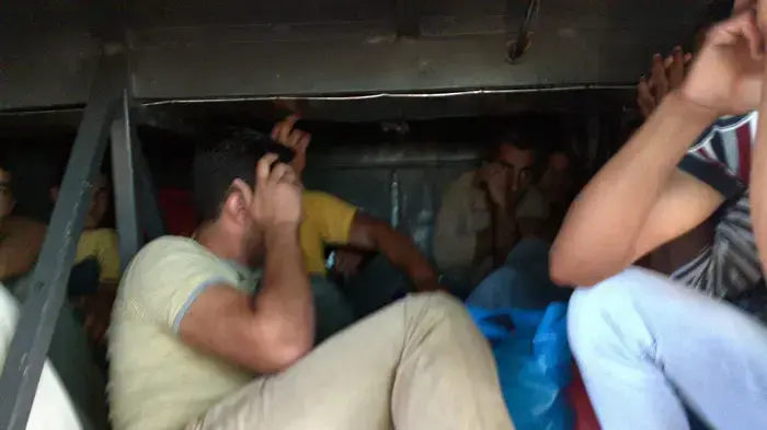 21 שוהים בלתי חוקיים ניסו להסתנן לישראל בתא מטען של אוטובוס 21 שוהים בלתי חוקיים ניסו להסתנן לישראל בתא מטען של אוטובוס