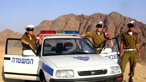 חיילי המשטרה הצבאית בכביש הערבה בפעילות פיקוח תעבורה חיילי המשטרה הצבאית בכביש הערבה בפעילות פיקוח תעבורה