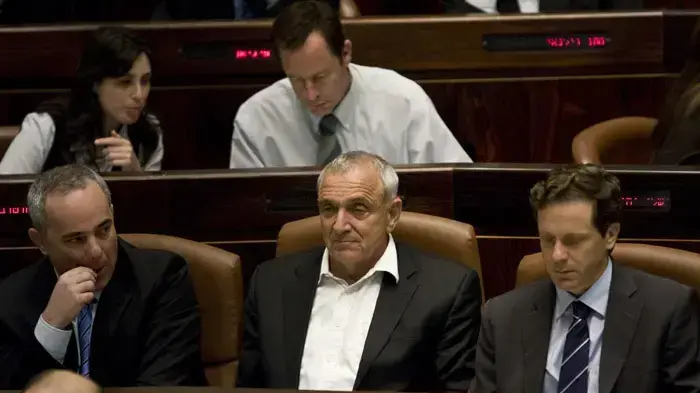 יצחק בוז'י הרצוג, יצחק אהרונוביץ', יובל שטייניץ יצחק בוז'י הרצוג, יצחק אהרונוביץ', יובל שטייניץ