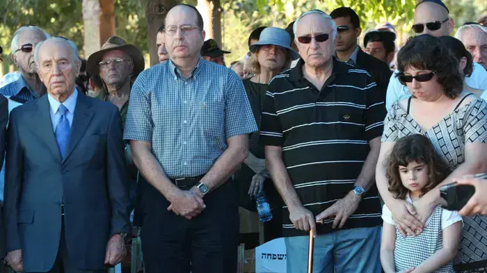 בוגי יעלון, שמעון פרס, הלוויתו של מאיר עמית בוגי יעלון, שמעון פרס, הלוויתו של מאיר עמית