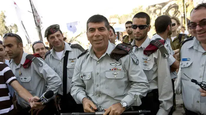 גבי אשכנזי בגיוס חטיבת כפיר