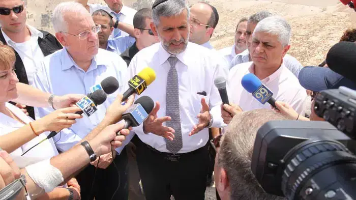 יו"ר הכנסת ראובן ריבלין ושר הפנים אלי ישי בסיור בשטחי יו"ר הכנסת ראובן ריבלין ושר הפנים אלי ישי בסיור בשטחי
