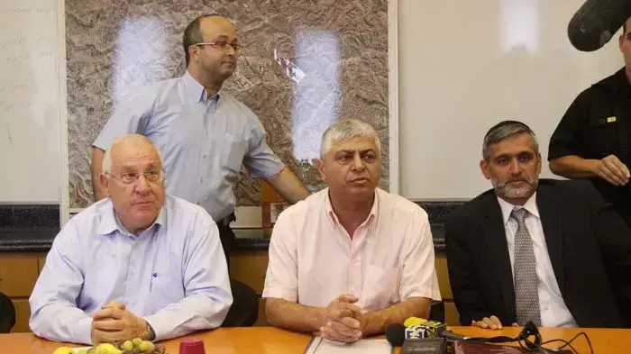 יו"ר הכנסת ראובן ריבלין ושר הפנים אלי ישי בסיור בשטחי E1 יו"ר הכנסת ראובן ריבלין ושר הפנים אלי ישי בסיור בשטחי E1