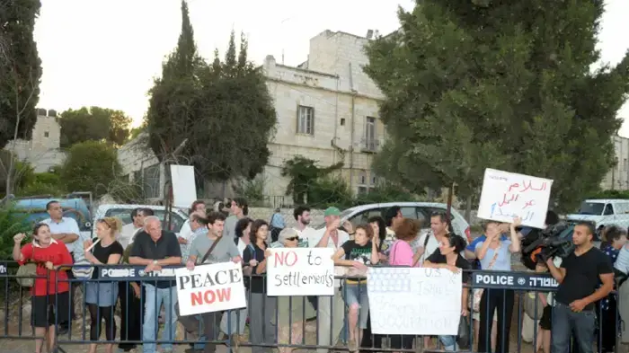 הפגנת שלום עכשיו מלון שפרד בשייח ג'ראח במז' י-ם ומנגד הפגנת הימין הפגנת שלום עכשיו מלון שפרד בשייח ג'ראח במז' י-ם ומנגד הפגנת הימין