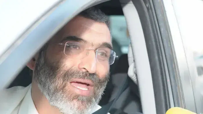 חבר הכנסת מיכאל בן ארי ביקר בהפגנת "שלום עכשיו" במלון שפרד בשייח ג'ראח במז' י-ם חבר הכנסת מיכאל בן ארי ביקר בהפגנת "שלום עכשיו" במלון שפרד בשייח ג'ראח במז' י-ם