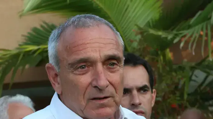 אהרונוביץ מבקר בחברת האבטחה של שי רונן באשקלון אהרונוביץ מבקר בחברת האבטחה של שי רונן באשקלון