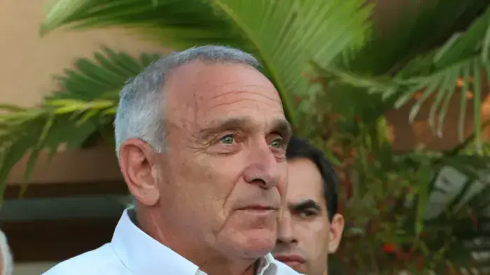 אהרונוביץ מבקר בחברת האבטחה של שי רונן באשקלון אהרונוביץ מבקר בחברת האבטחה של שי רונן באשקלון