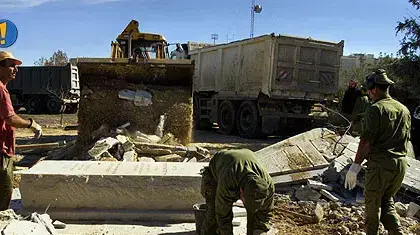פירוק קבר ברוך גולדשטיין בקריית ארבע פירוק קבר ברוך גולדשטיין בקריית ארבע
