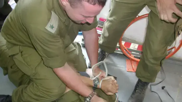 מג"ד חטיבת 74 של השריון מכה חייל מג"ד חטיבת 74 של השריון מכה חייל