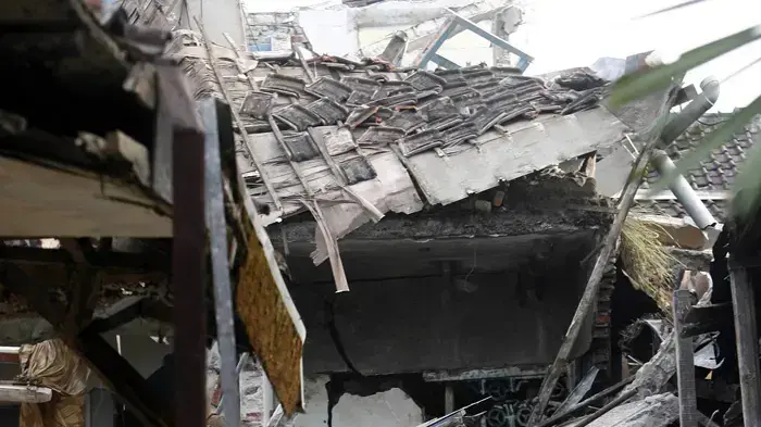 רעידת אדמה בעוצמה 7 בג'אווה, אינדונזיה רעידת אדמה בעוצמה 7 בג'אווה, אינדונזיה