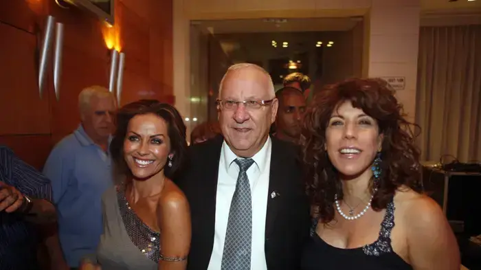 הרמת כוסית לשנה החדשה במחנה סילבן שלום הרמת כוסית לשנה החדשה במחנה סילבן שלום