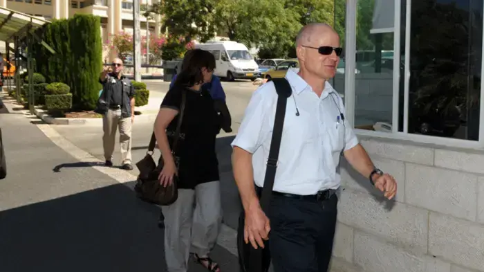 נעם ואביבה שליט מגיעים למשרד ראש הממשלה נעם ואביבה שליט מגיעים למשרד ראש הממשלה