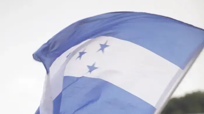 נשיא הונדורס הגולה מנואל סלאיה חוזר לארצו נשיא הונדורס הגולה מנואל סלאיה חוזר לארצו