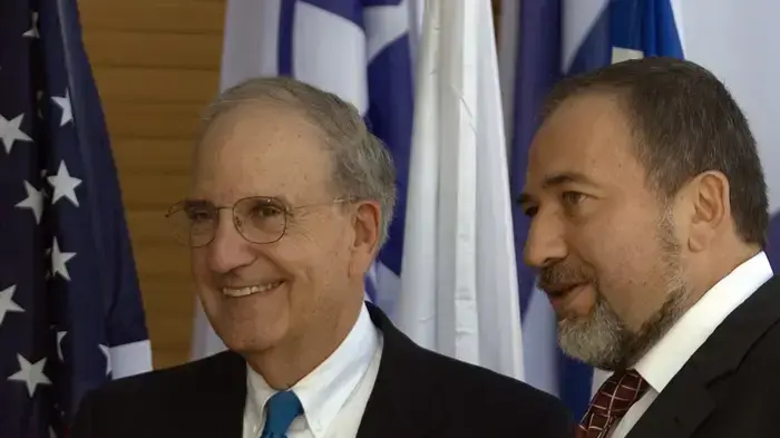 שר החוץ אביגדור ליברמן עם שליח ארה"ב למזה"ת ג'ורג' מיטשל שר החוץ אביגדור ליברמן עם שליח ארה"ב למזה"ת ג'ורג' מיטשל