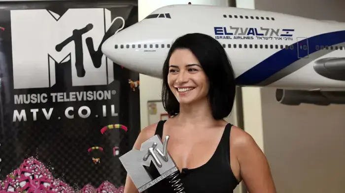 נינט עם הפסלון, הבוקר