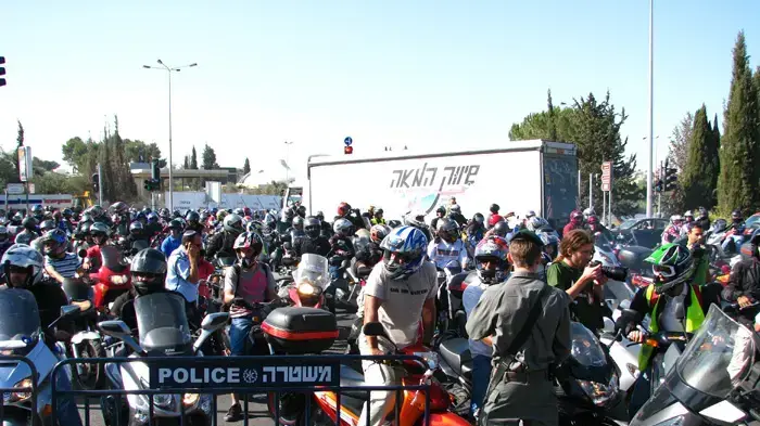 רוכבים במסדרונות הכנסת רוכבים במסדרונות הכנסת