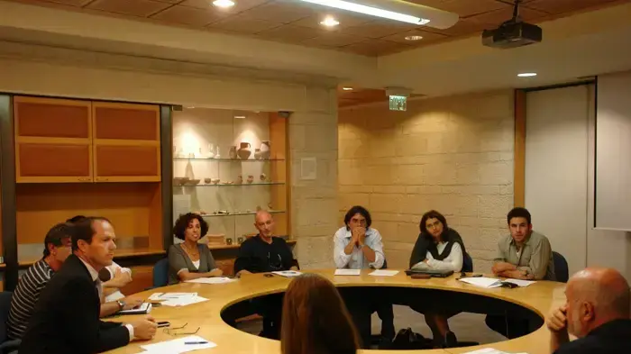 ראש העיריה ברקת, משמאל, בפגישת היסוד של הפורום לקידום הקולנוע בירושלים ראש העיריה ברקת, משמאל, בפגישת היסוד של הפורום לקידום הקולנוע בירושלים