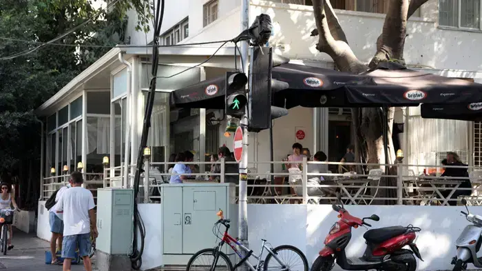 בית הקפה נחמה וחצי בית הקפה נחמה וחצי