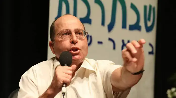משה (בוגי) יעלון באירוע שבתרבות בבאר שבע - אוקטובר 2009 משה (בוגי) יעלון באירוע שבתרבות בבאר שבע - אוקטובר 2009