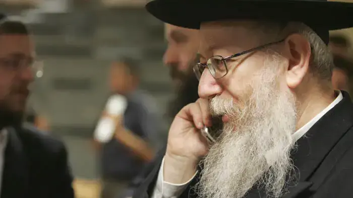 יעקב ליצמן מבקר במבצע חיסונים נגד שפעת החזירים באיכילוב נובמבר 2009 יעקב ליצמן מבקר במבצע חיסונים נגד שפעת החזירים באיכילוב נובמבר 2009