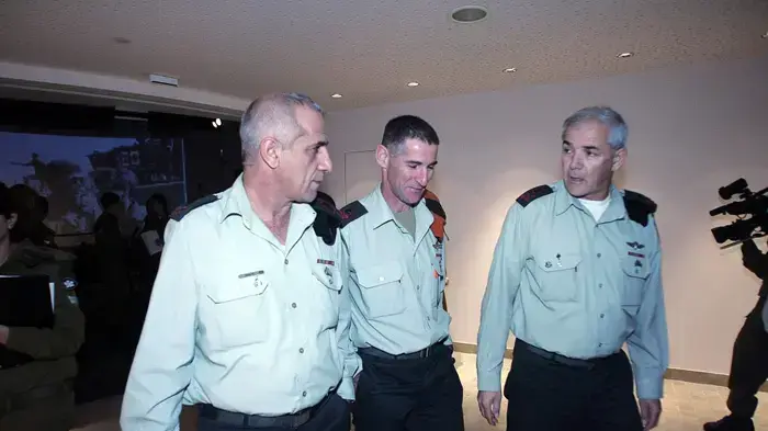 מימין אבי מזרחי , יאיר גולן במרכז רבין נובמבר 2009 מימין אבי מזרחי , יאיר גולן במרכז רבין נובמבר 2009