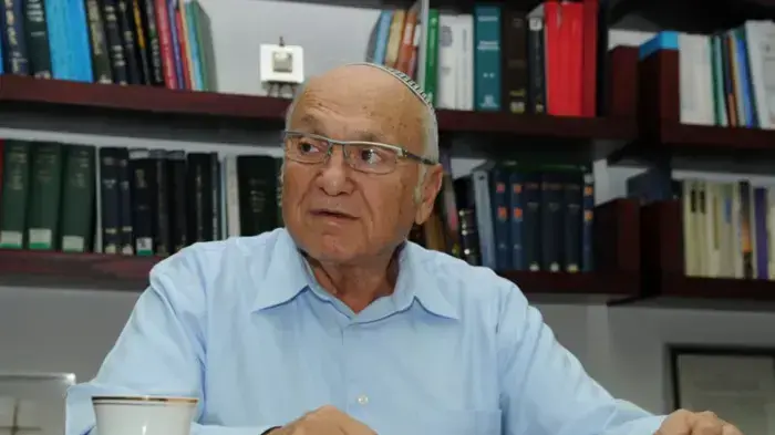 יעקב נאמן, שר המשפטים, בהכרזה על פיצול סמכויות היועץ המשפטי לממשלה, נובמבר 2009 יעקב נאמן, שר המשפטים, בהכרזה על פיצול סמכויות היועץ המשפטי לממשלה, נובמבר 2009