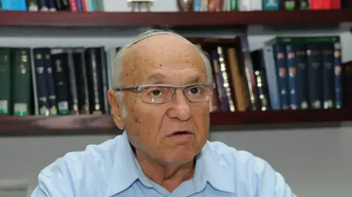 יעקב נאמן, שר המשפטים, בהכרזה על פיצול סמכויות היועץ המשפטי לממשלה, נובמבר 2009 יעקב נאמן, שר המשפטים, בהכרזה על פיצול סמכויות היועץ המשפטי לממשלה, נובמבר 2009