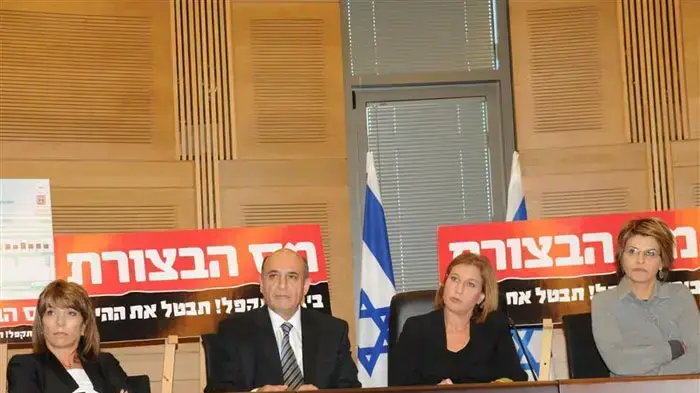 דליה איציק ציפי לבני שאול מופז ורוחמה אברהם בישיבת סיעת קדימה נובמבר 2009 דליה איציק ציפי לבני שאול מופז ורוחמה אברהם בישיבת סיעת קדימה נובמבר 2009