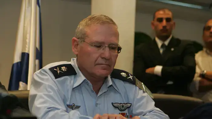 עמוס ידלין בסקירה בנושא ספינת הנשק נובמבר 2009 עמוס ידלין בסקירה בנושא ספינת הנשק נובמבר 2009
