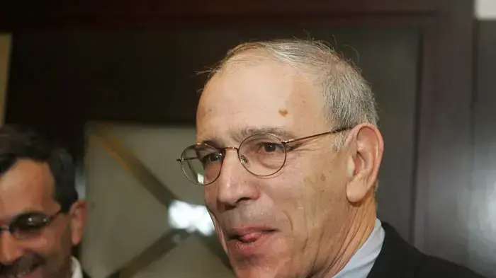 משה לדור נואם במכון ההשתלמות של לשכת עורכי הדין במלון הולידי אין קראון פלאזה, תל אביב, נובמבר 2009 משה לדור נואם במכון ההשתלמות של לשכת עורכי הדין במלון הולידי אין קראון פלאזה, תל אביב, נובמבר 2009