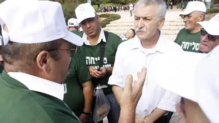 חבר הכנסת ישראל חסון בהפגנת נכי צה"ל בכנסת ישראל נובמבר 2009 חבר הכנסת ישראל חסון בהפגנת נכי צה"ל בכנסת ישראל נובמבר 2009