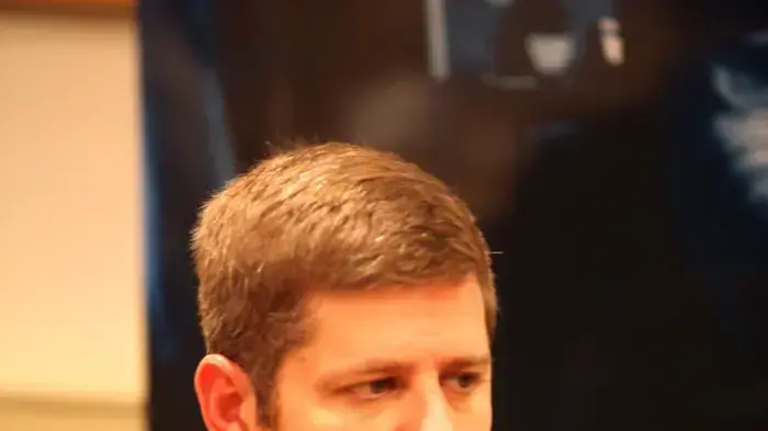 "אני לא בדיוק בחוג המסיבות של הוליווד". פלאי "אני לא בדיוק בחוג המסיבות של הוליווד". פלאי