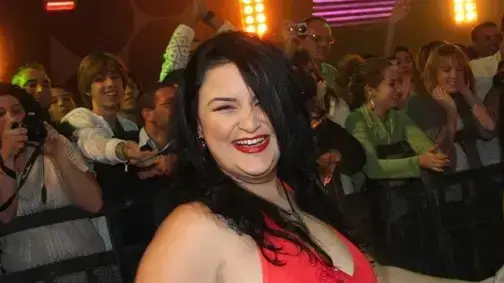 עבירה על הקוד האתי. חודדה עם הכניסה לבית