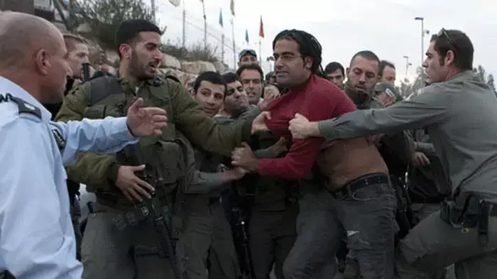 עימותים בין שוטרים ומפגינים בשייח' ג'ראח עימותים בין שוטרים ומפגינים בשייח' ג'ראח