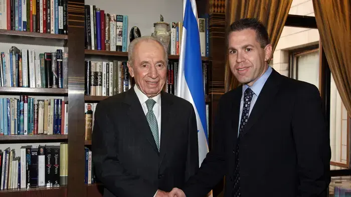 תמונות הנשיא והשר ערב צאתם לועידת האקלים בקופנהגן תמונות הנשיא והשר ערב צאתם לועידת האקלים בקופנהגן