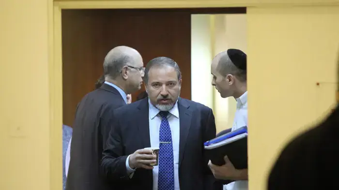 אביגדור ליברמן בישיבת הממשלה דצמבר 2009 אביגדור ליברמן בישיבת הממשלה דצמבר 2009