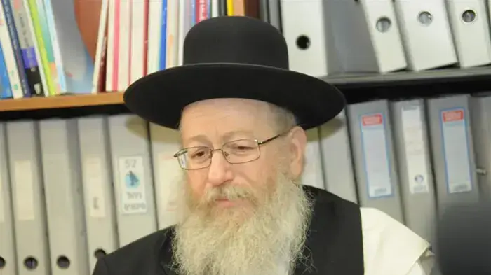 יעקב ליצמן מתחסן נגד שפעת החזירים ינואר 2010 יעקב ליצמן מתחסן נגד שפעת החזירים ינואר 2010