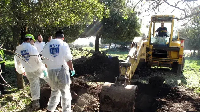 מתנדבי זק"א מחדשים חיפושים אחרי החייל החטוף גיא חבר מתנדבי זק"א מחדשים חיפושים אחרי החייל החטוף גיא חבר