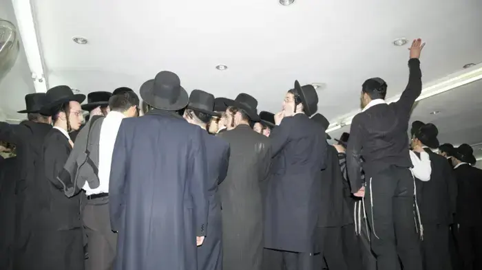 הוצאת דיבוק בישיבת השלום  ינואר 2010 