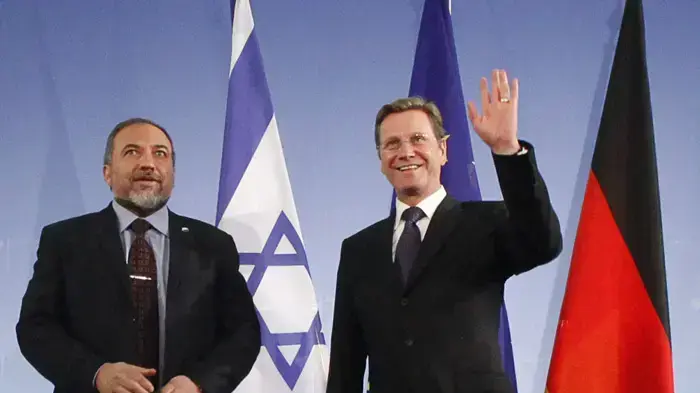 שר החוץ אביגדור ליברמן עם שר החוץ הגרמני גידו וסטרוולה שר החוץ אביגדור ליברמן עם שר החוץ הגרמני גידו וסטרוולה