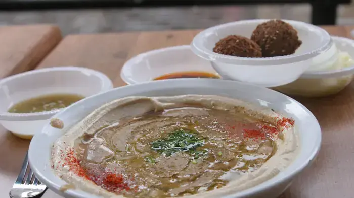 מנה של חומוס אסף בסניף החשמונאים מנה של חומוס אסף בסניף החשמונאים