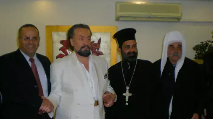 סגן השר איוב קרא ואיש הדת עדנן אוקטר במפגש דתי בטורקיה סגן השר איוב קרא ואיש הדת עדנן אוקטר במפגש דתי בטורקיה