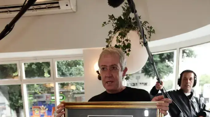 שלל זהב. גידי גוב עם אלבום הזהב שהוענק לו