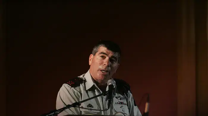 גבי אשכנזי, הרמטכל, בערב הוקרה לנכי חיל השריון, ינואר 2010 גבי אשכנזי, הרמטכל, בערב הוקרה לנכי חיל השריון, ינואר 2010