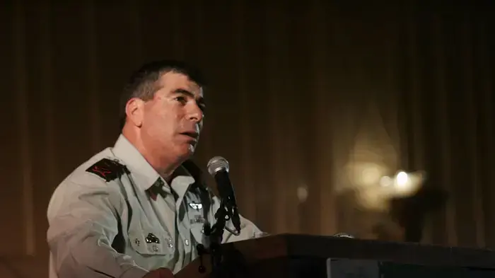גבי אשכנזי, הרמטכל, בערב הוקרה לנכי חיל השריון, ינואר 2010 גבי אשכנזי, הרמטכל, בערב הוקרה לנכי חיל השריון, ינואר 2010