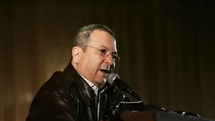 אהוד ברק נואם בערב הוקרה לנכי חיל השריון, ינואר 2010 אהוד ברק נואם בערב הוקרה לנכי חיל השריון, ינואר 2010