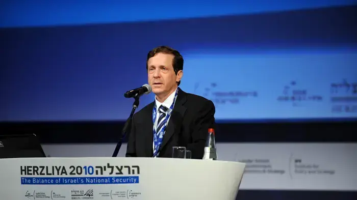 שר הרווחה יצחק הרצוג בכנס הרצליה שר הרווחה יצחק הרצוג בכנס הרצליה