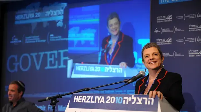 חברת הכנסת יולי תמיר בכנס הרצלייה העשירי של המרכז הבינתחומי חברת הכנסת יולי תמיר בכנס הרצלייה העשירי של המרכז הבינתחומי