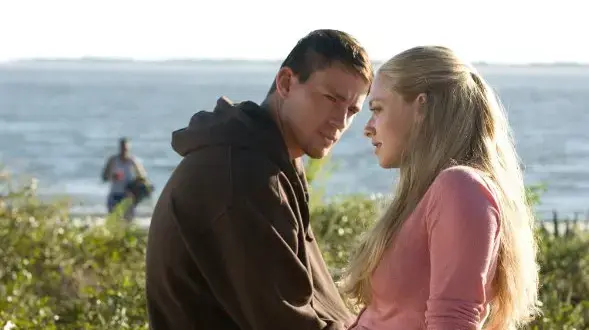 בדרך להדיח את "אווטאר"? מתוך "Dear John" בדרך להדיח את "אווטאר"? מתוך "Dear John"